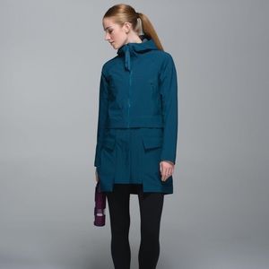 [lululemon] rain or shine jacket